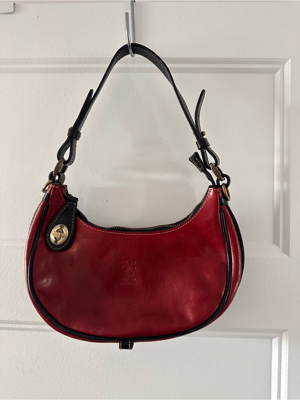 Leather Shoulder Bag in Red by Veta Pella Brand import from Italy